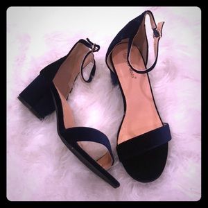 Brand New woman Suede Navy 8.5 size sandal.